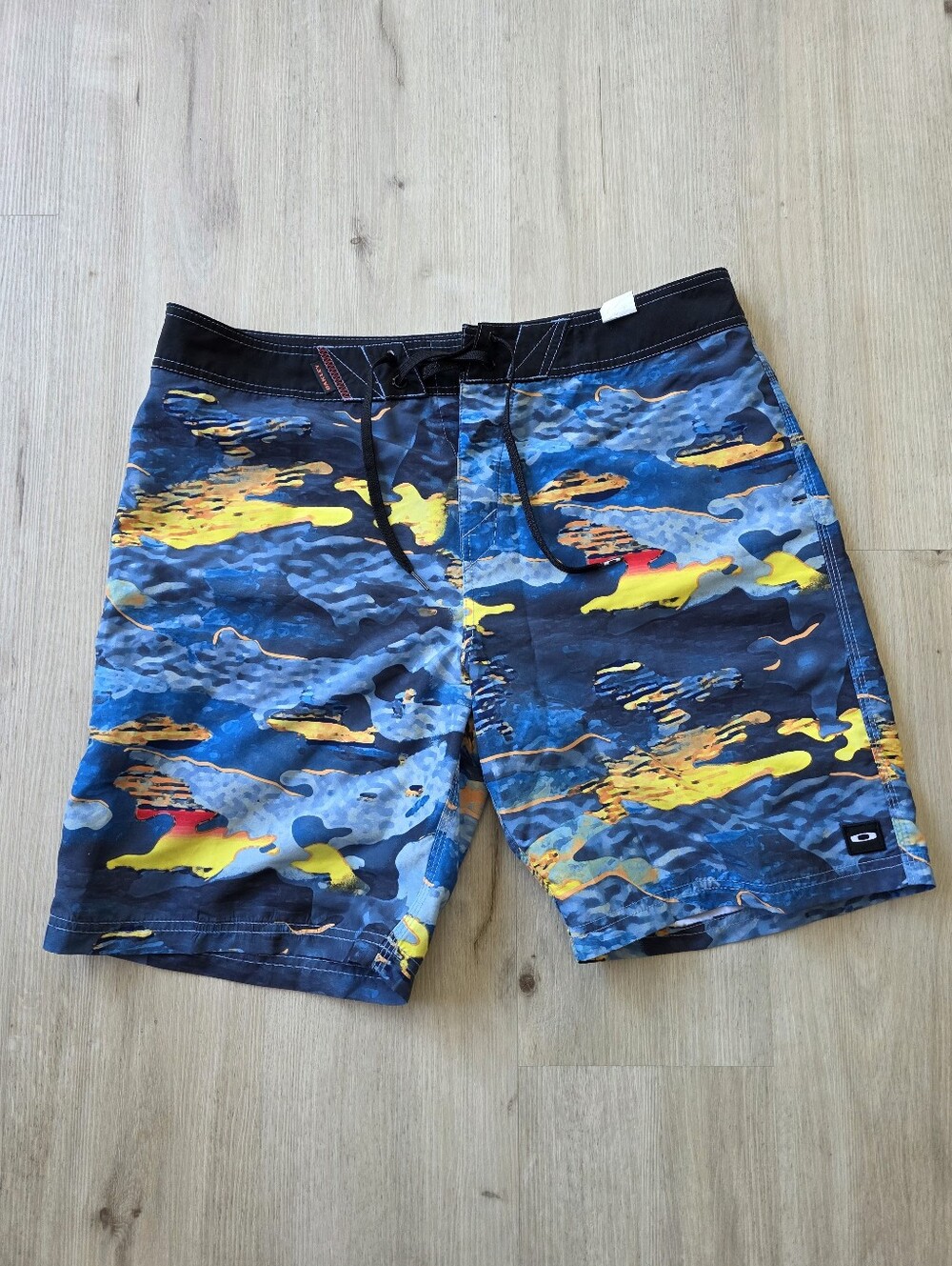 Oakley Men's Swim Trunk Size 36 Colorful